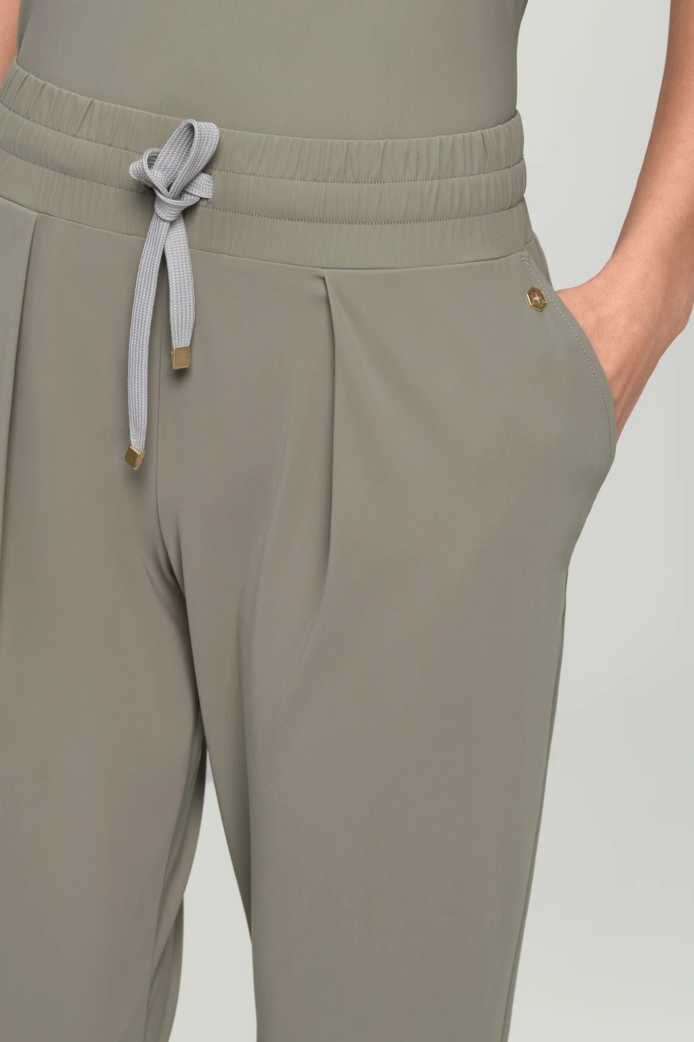 LUXE LÉGER Track Pants mira