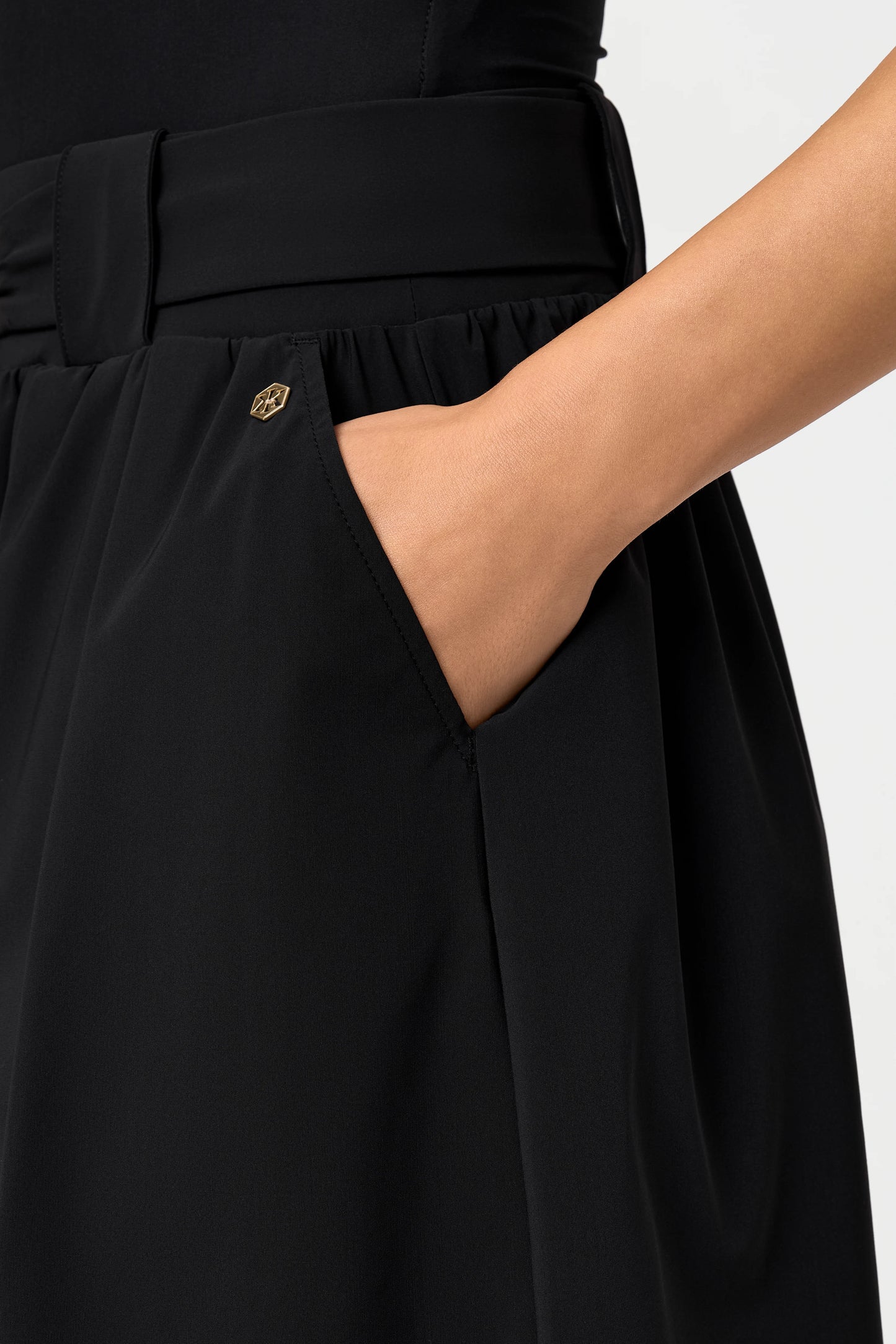LIBRE Shorts black